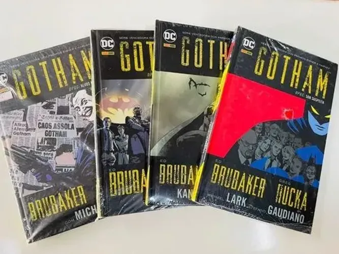 BATMAN GOTHAM DPGC COMPLETA VOL 1 a 4 NOVAS e LACRADAS e MULHER MARAVILHA TERRA UM PANINI
