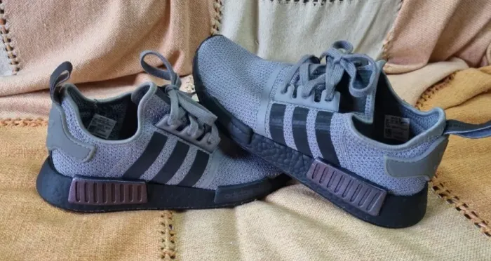 Adidas NMD R1 Cinza
