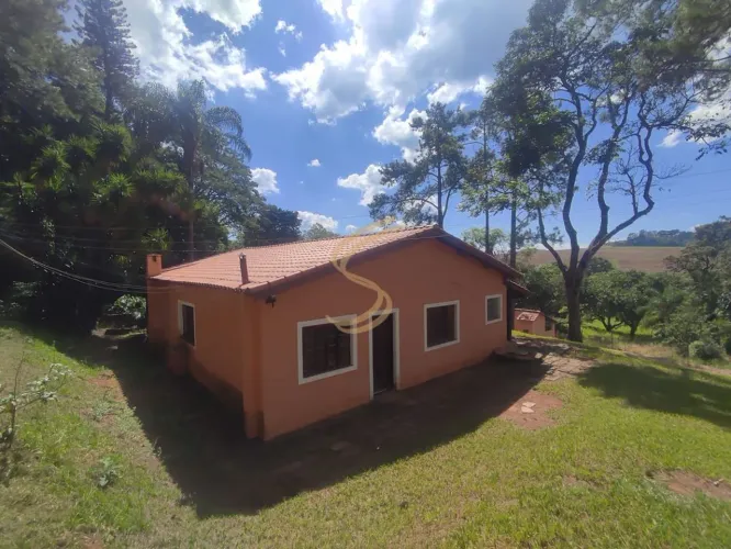 Oportunidade única: chácara completa com piscina e fundos para o Rio Jaguari!