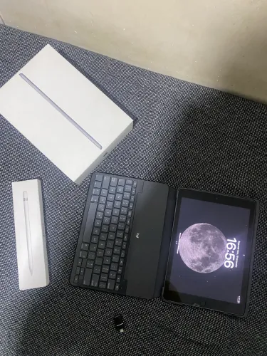iPad 6ª geração 32GB + Apple Pencil 1 + capa/teclado