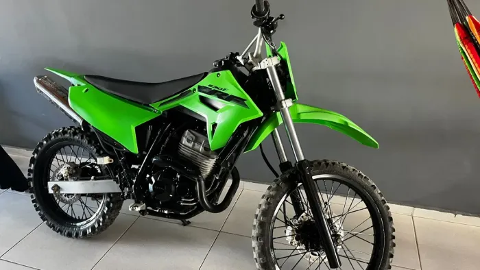 Vendo XRE 300 preparada para Trilha