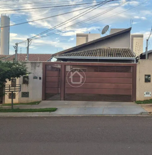 CASA COM 3 DORMITORIOS PISCINA E ENERGIA SOLAR
