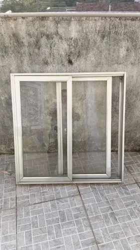 Janela de alumínio 2 bandeiras com vidro 90 cm x 90 cm 