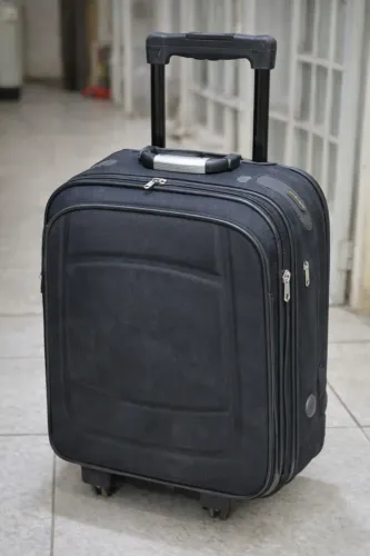 Mala de viagem com rodinhas e alça de mão