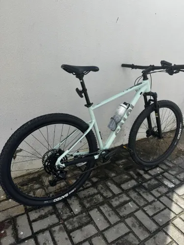 Caloi explorer 2026 com acessórios inclusos aro 29