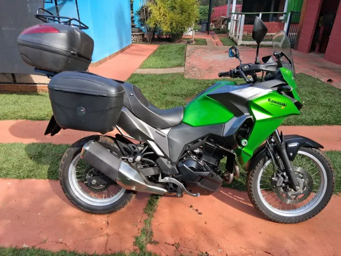 Vendo moto kawasaki versys x 300 único dono perfeito estado conservação incluso 3 baús