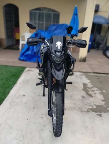 Vendo Lander 250 ano 2022 em estado de nova.
