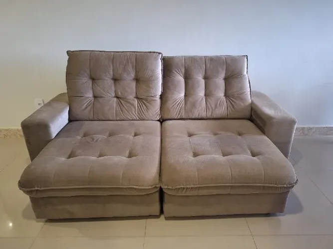 Vende-se sofá retrátil de 2 almofadas.