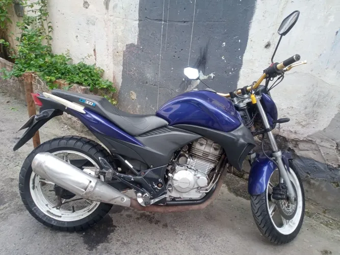 Motocicleta cb 300
