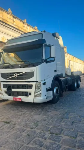 Vende-se caminhão volvo FM 370 6x2