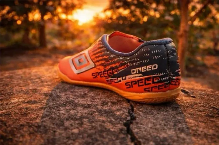 Chuteira Umbro Indoor Laranja e Preta Leve e Confortável(leia a descrição)