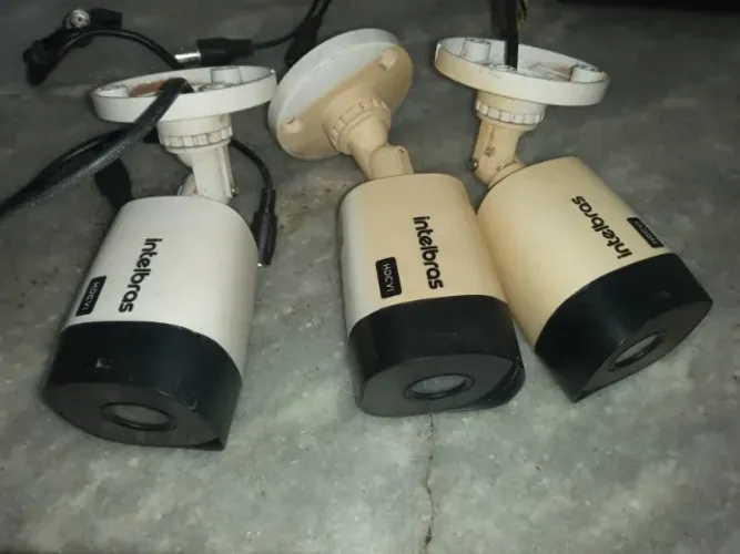 3 unidades de Câmera de segurança Intelbras (modelo VHL 1120 B)