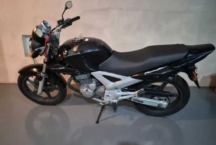Vendo Honda/ Twister 2008 , segundo Dono moto impecável pelo ano de fabricação.