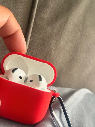 AirPods 4 ANC