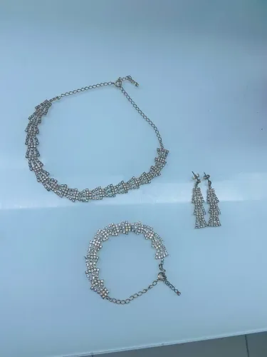 Brinco + Pulseira + Chocker cravejadas