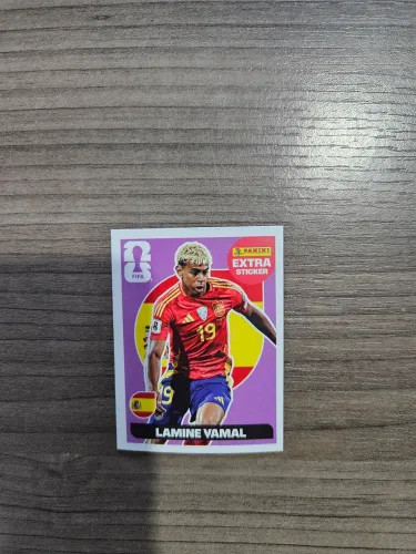 FIGURINHA EXTRA STICKER LAMINE YAMAL - VERSÃO ROXA - COPA DO MUNDO 2026 PANINI
