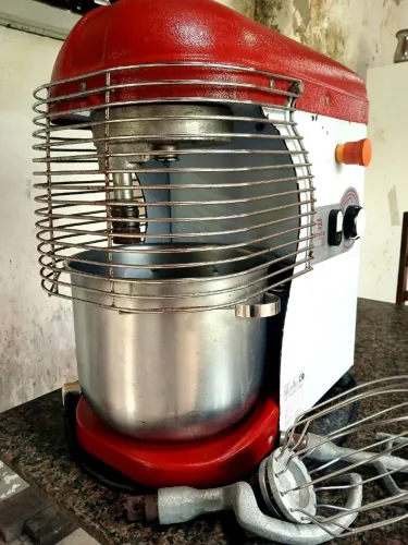 BATEDEIRA PLANETÁRIA INDUSTRIAL BRAESI 12 LITROS  800W - 220W
