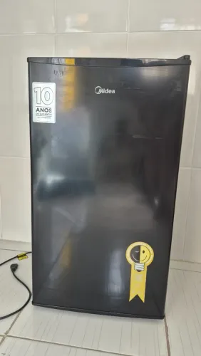 Frigobar Black Edition 93 Litros Inverter Bivolt Midea