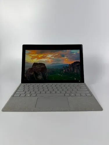 Microsoft Surface Pro 5 i7 8GB 256GB SSD + Carregador
