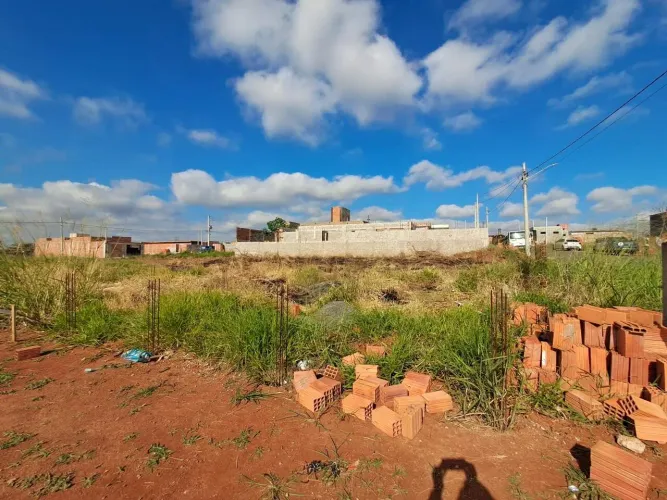 Terreno à venda com 200 m² no Jardim Walter Lúcio Peccinini