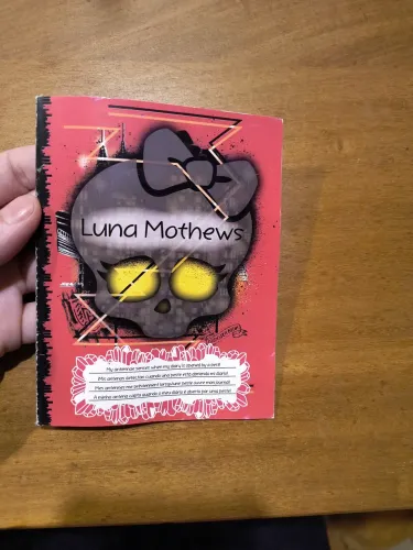 Diário Monster High - Lunna Mothews