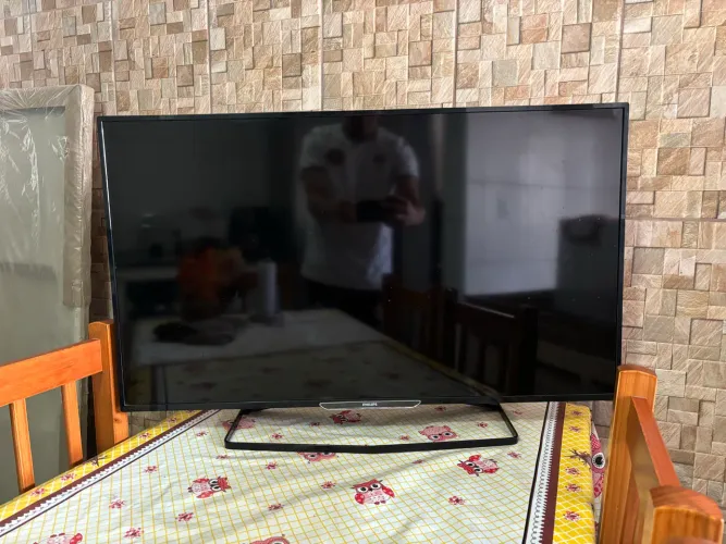 TV Philips 40? Smart Full HD Impecável - Netflix/Youtube/Wi-Fi