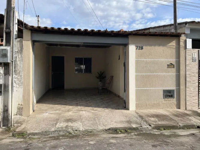 Casa com quintal a venda no Conjunto Ceará