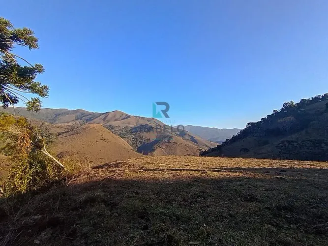 SÍTIO EXCLUSIVO COM CACHOEIRAS EM ITAMONTE-MG