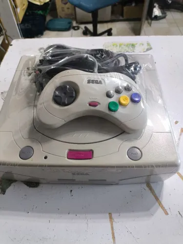 Sega Saturno branco japonês no plástico