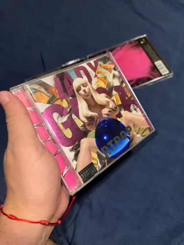 Lady Gaga - ARTPOP Deluxe Metalizado Tiragem AA