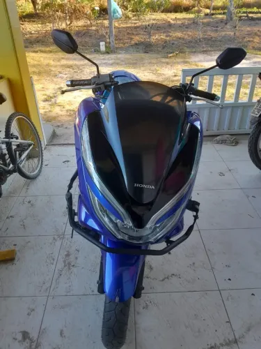 Vendo PCX 150. Moto bem conservada, pra vc que procura conforto, economia e praticidade.