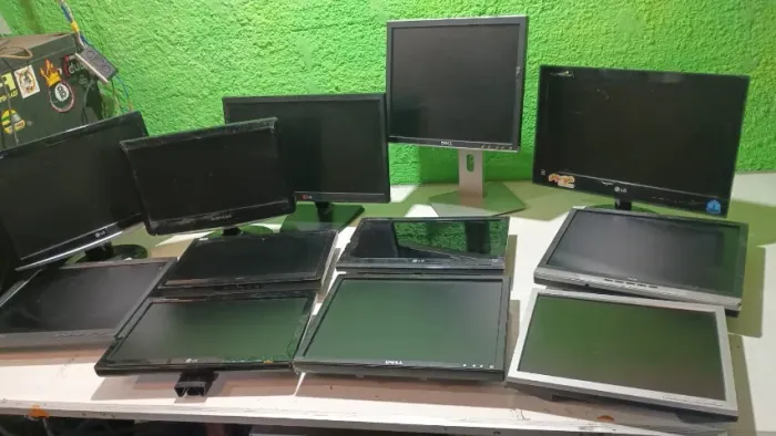 Lote de monitores 12 unidades (Ref 16)