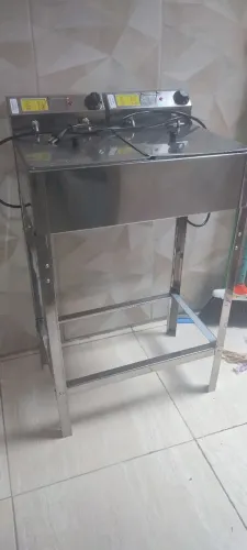 Fritadeira elétrica na caixa duas cubas de 5 litros cada completa