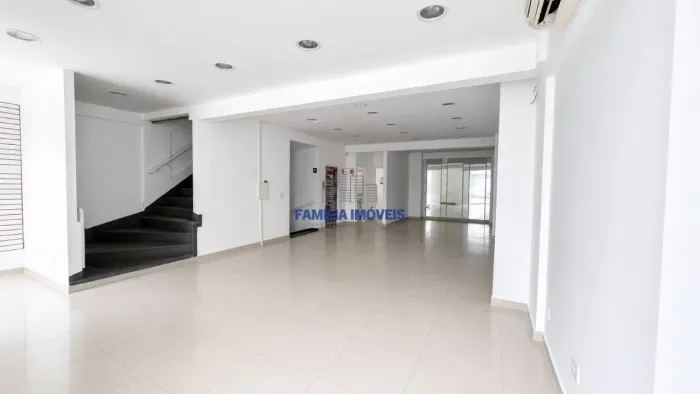 Prédio comercial para alugar com elevador no Gonzaga Santos SP