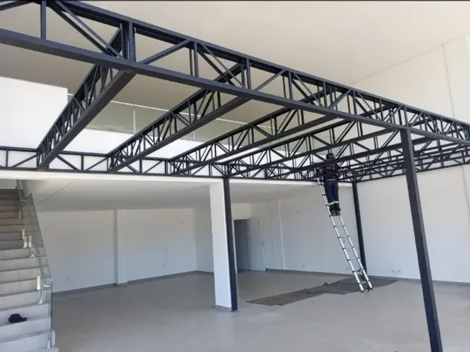 Mezaninos metálicos/Estruturas metálicas /Coberturas e barracões