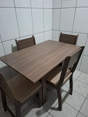 Mesa 4 cadeiras semi nova