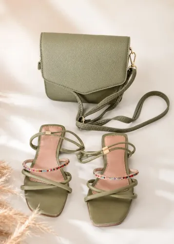 Vendo bolsa e rasteira novos