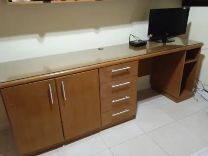 Mesa Escritório ou Estudo tipo Bancada c/ Vidro proteção em cima 2,22x0,55cm