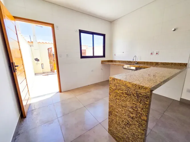 Casa para venda possui 60 metros quadrados com 2 quartos