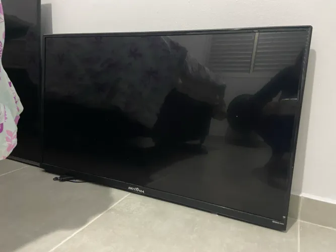 Televisão Britânia 42 polegadas 