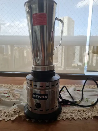 Liquidificador Metvisa está batendo,mad não está triturado. 