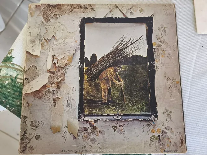 Vendo disco do led Zeppelin IV! Ótimo estado de conservação,sou de Piracicaba SP 