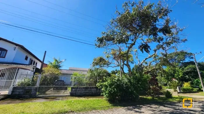 Terreno Praia da Daniela com 720 m² pertinho da praia com viabilidade