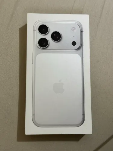 Caixa IPhone 17 Pro Silver