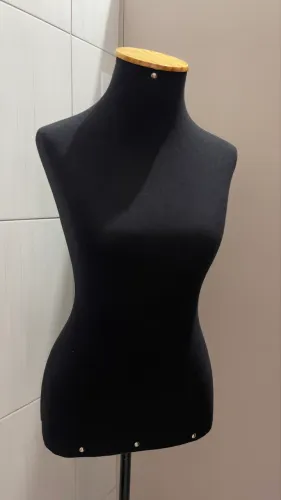 1 Manequim Feminino Busto Costura Moda Vitrine Pedestal Ferro Vintage preto