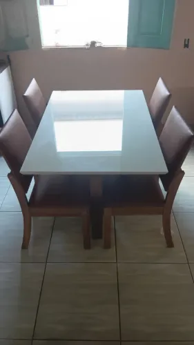 Conjunto de mesa com 4 cadeiras tampo de MDF com assento almofada!