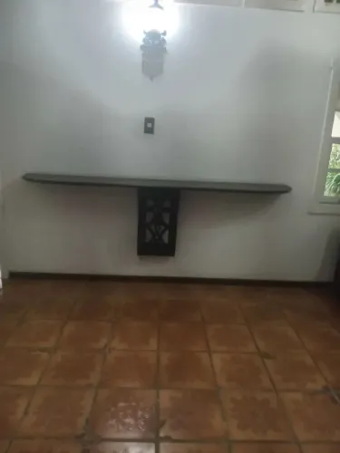 APARADOR MEDEIRA DE LEI ENTALHADO