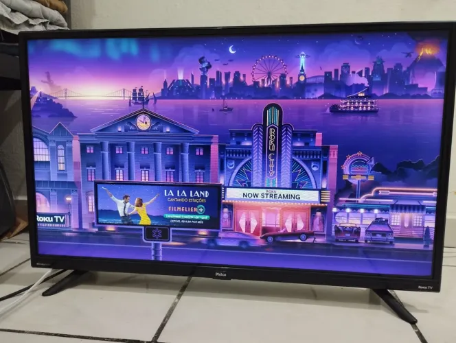 Vendo uma TV smart Philco preta