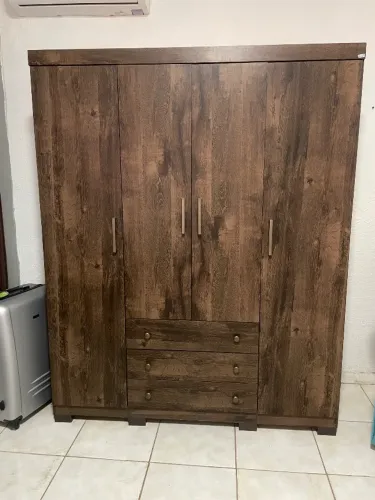Guarda roupa semi novo