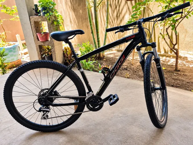 Vende-se Bike OGGI tamanho 19, preta com detalhes vermelhos, toda no shimano